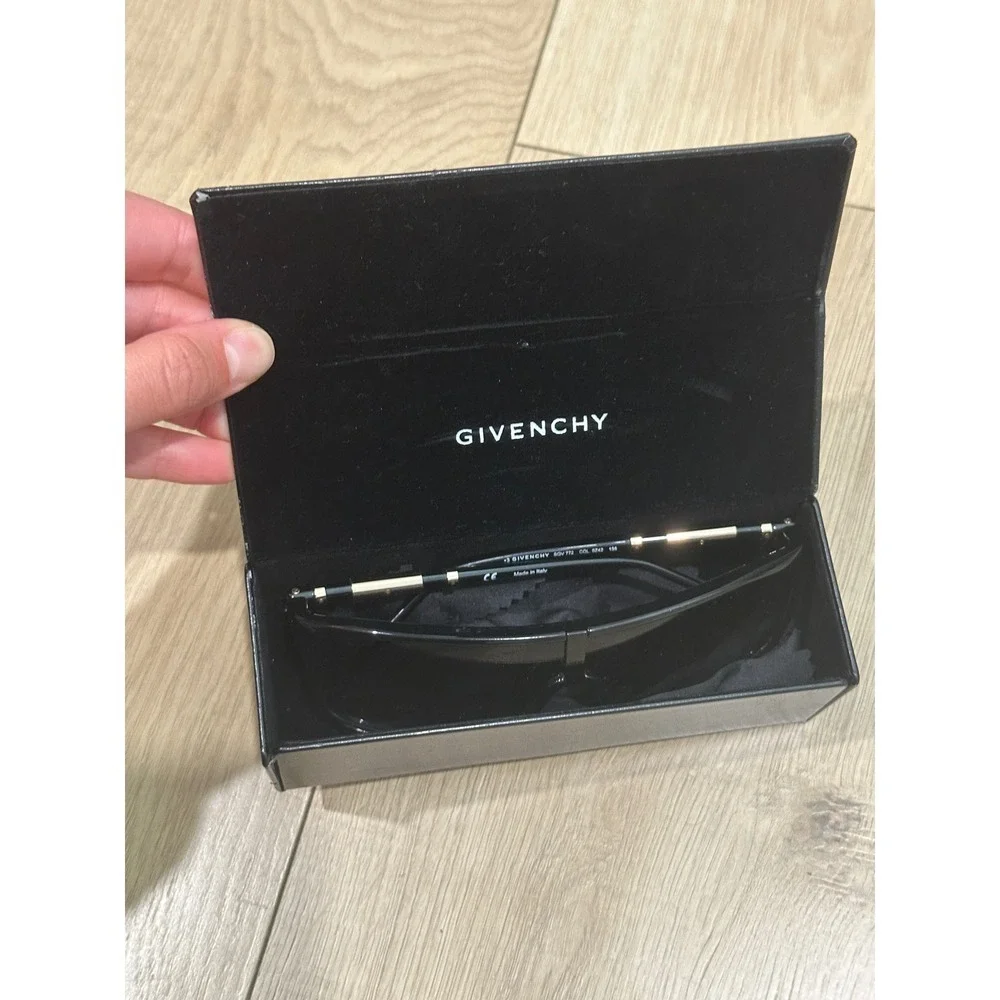Givenchy sgv772 unisex